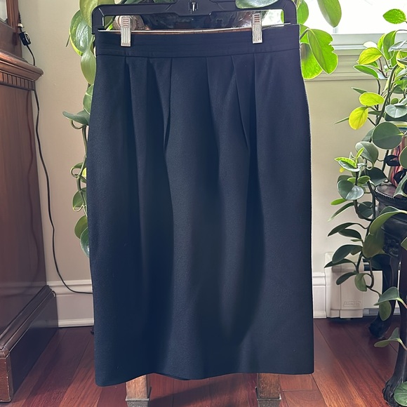 AKRIS Black Wool Skirt w Side Slit Pockets - Picture 1 of 11